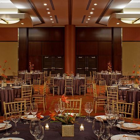 Отель Hyatt Regency Indianapolis At State Capitol Экстерьер фото