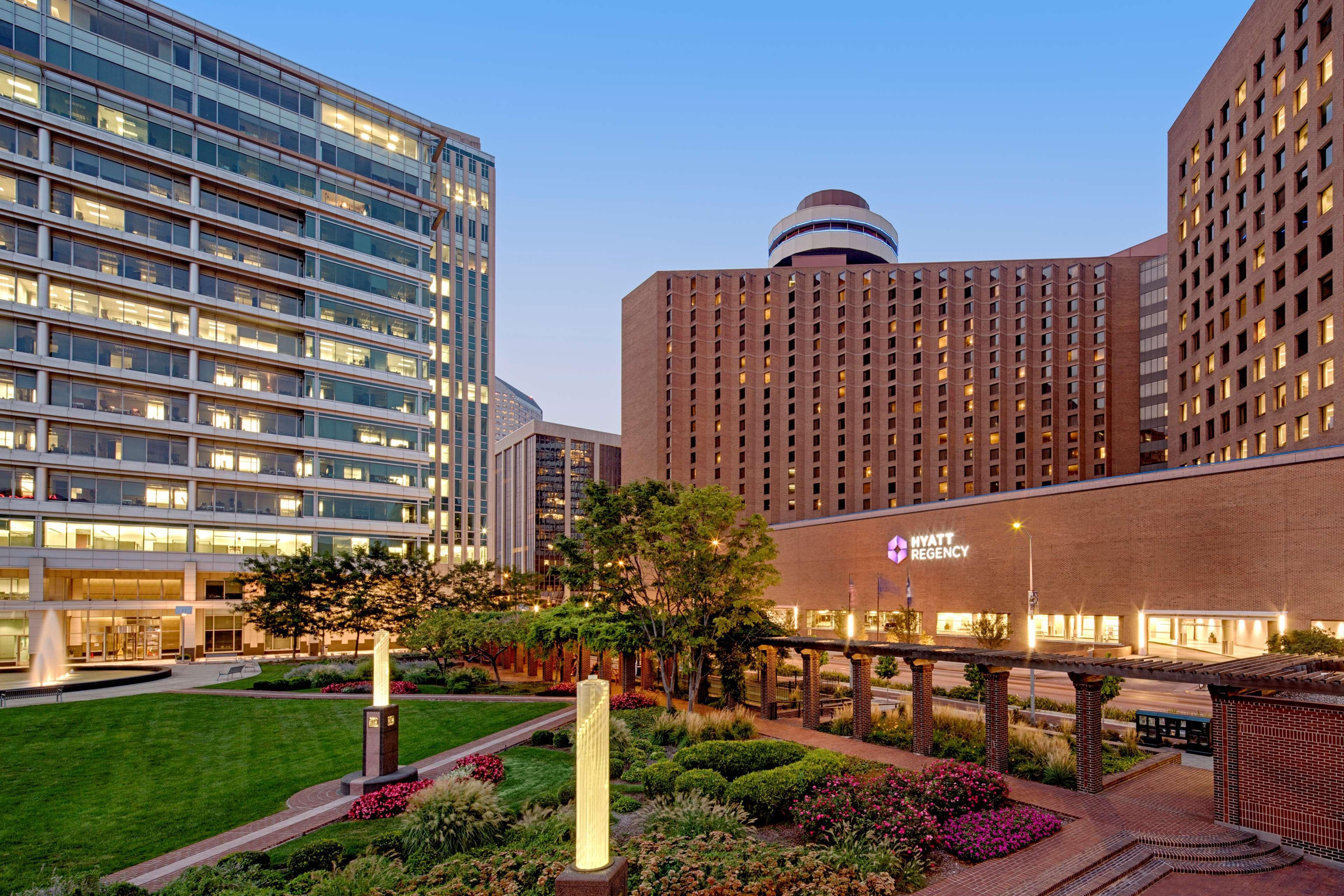 Отель Hyatt Regency Indianapolis At State Capitol Экстерьер фото