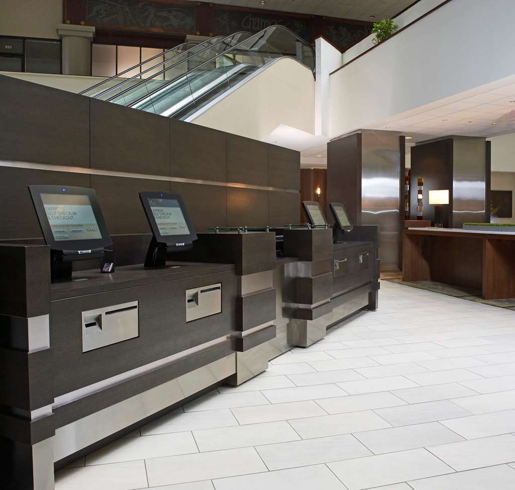 Отель Hyatt Regency Indianapolis At State Capitol Интерьер фото